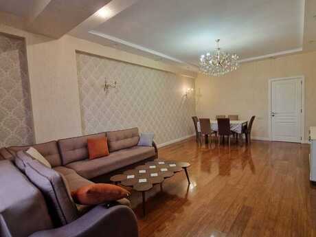 4-room apartment for rent, 190 m², 28 May: 2 000 ₼/mo 2