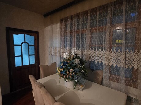 4 otaqlı mənzil, 70 m², 28 May: 200 000 ₼ 5