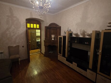 4 otaqlı mənzil, 70 m², 28 May: 200 000 ₼ 2