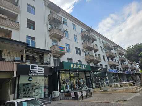 Elan №6476358 - Bakı, 8-ci mikrorayon q., 3 otaqlı, 130 m², 3/5 mərtəbə