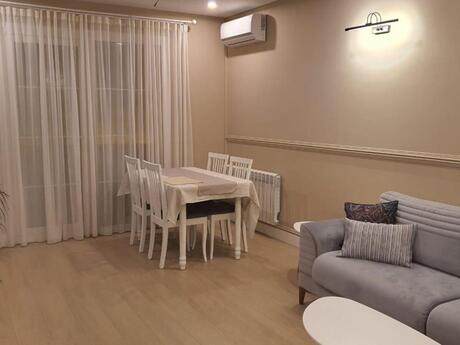 Elan №6476421 - Bakı, 28 May m., 3 otaqlı, 70 m², 2/5 mərtəbə