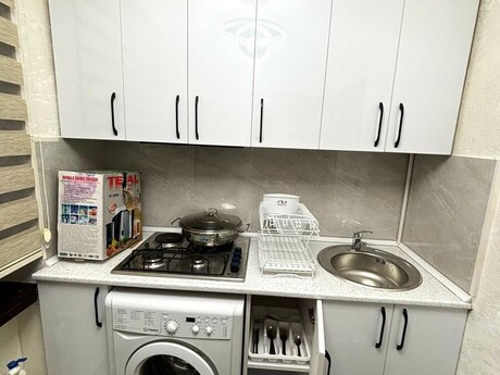 Elan №6476531 - Bakı, Neftçilər m., 1 otaqlı, 42 m², 3/5 mərtəbə