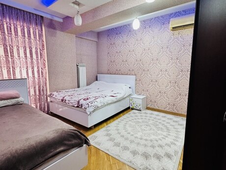 3-room apartment for rent, 117 m², Qara Qarayev: 1 000 ₼/mo 3