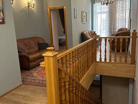3-room apartment for rent, 100 m², Sahil: 200 ₼/mo 3