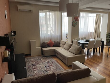 2-room apartment, 90,7 m², 8 Noyabr: 290 000 ₼ 2