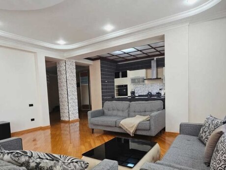 3-room apartment, 137 m², 8-ci mikrorayon: 390 000 ₼ 3