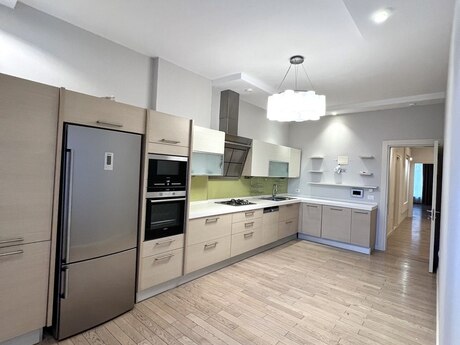 4-room apartment, 200 m², İnşaatçılar: 550 000 ₼ 2