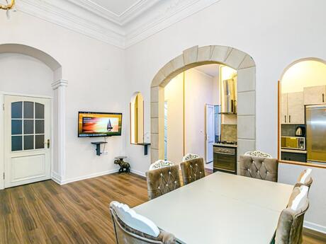 Kirayə 5 otaqlı mənzil, 160 m², Sahil: 4 000 ₼/ay 2