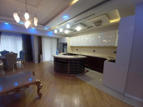 3-room apartment for rent, 150 m², Şah İsmayıl Xətai: 1 700 ₼/mo 2