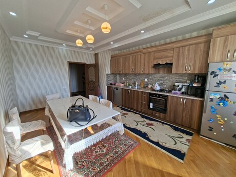 Kirayə 3 otaqlı mənzil, 150 m², İnşaatçılar: 800 ₼/ay 3