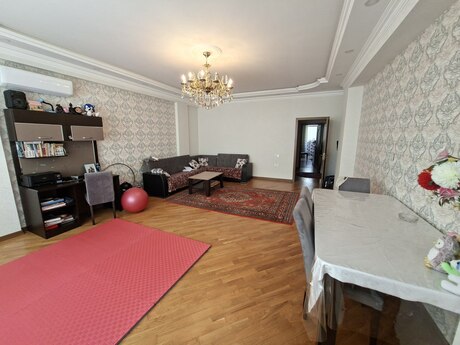Kirayə 3 otaqlı mənzil, 150 m², İnşaatçılar: 800 ₼/ay 5