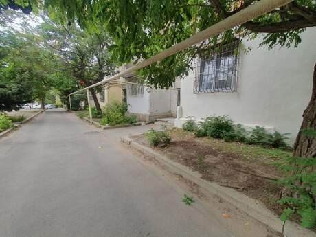 Elan №6477476 - Bakı, Qara Qarayev m., 3 otaqlı, 70 m², 1/5 mərtəbə