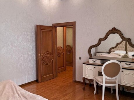 5-room apartment for rent, 240 m², Buzovna: 4 000 ₼/mo 5