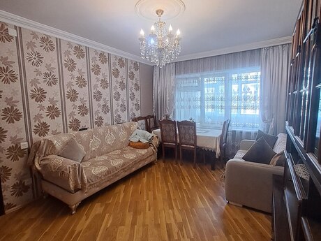 Neftçilərdə 3 otaqlı köhnə tikili mənzil satılır, 90 m², 220 000 AZN, şəkil 3 / 12