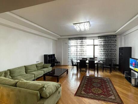 4-room apartment for rent, 200 m², Nəsimi: 1 300 ₼/mo 2