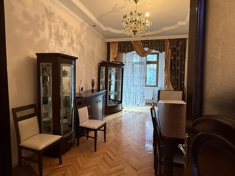 Nərimanovda 4 otaqlı köhnə tikili mənzil satılır, 110 m², 320 000 AZN, şəkil 3 / 8