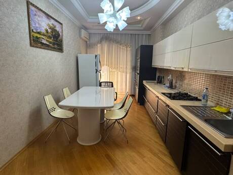 Kirayə 4 otaqlı mənzil, 224 m², Gənclik: 2 500 ₼/ay 2
