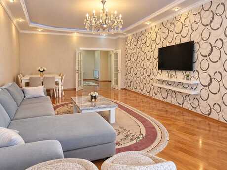 3-room apartment for rent, 115 m², 8 Noyabr: 900 ₼/mo 2