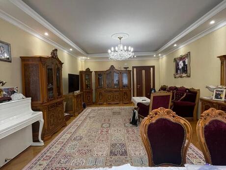 4 otaqlı mənzil, 180 m², 28 May: 550 000 ₼ 4