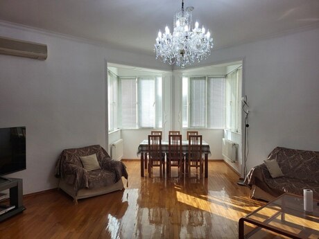 4-room apartment for rent, 150 m², 28 May: 150 ₼/mo 4