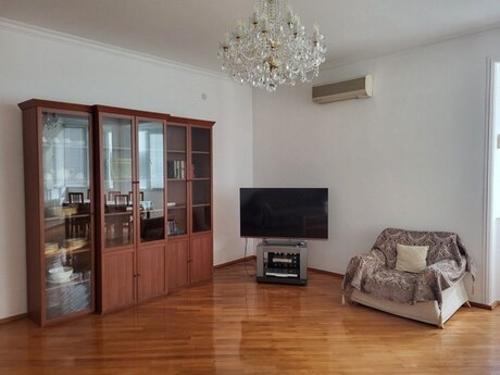 4-room apartment for rent, 150 m², 28 May: 150 ₼/mo 3