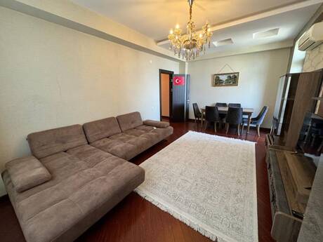 Elan №6478952 - Bakı, Gənclik m., 2 otaqlı, 77 m², 12/18 mərtəbə