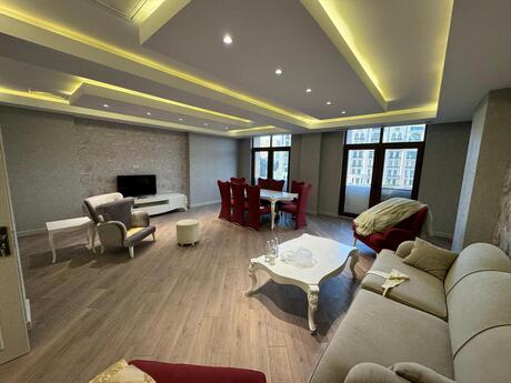 Kirayə 3 otaqlı mənzil, 175 m², İzmir Residence: 2 500 ₼/ay 4