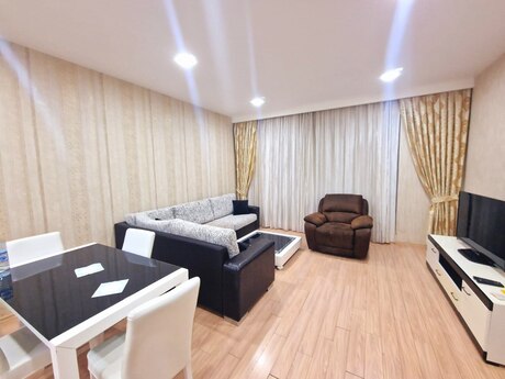 2-room apartment for rent, 90 m², Səbail: 2 000 ₼/mo 2