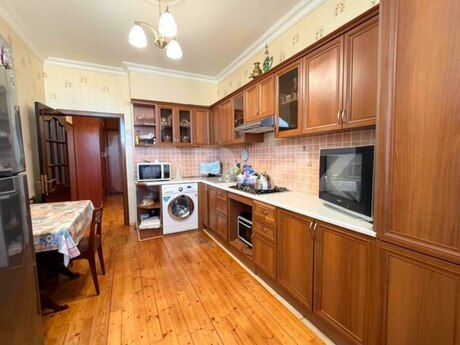 2-комнатная квартира, 86 м², 8 Noyabr: 254 800 ₼ 4