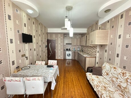 2-комнатная квартира, 76 м², İnşaatçılar: 600 ₼ 5