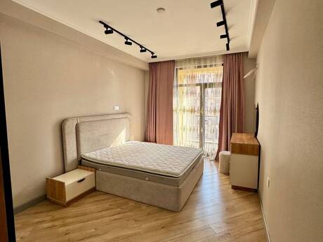 2 rooms · 70 m² · floor 13/16, West Town