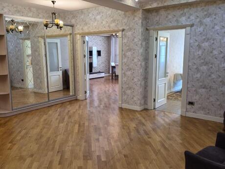 3-room apartment for rent, 170 m², 8 Noyabr: 1 600 ₼/mo 3