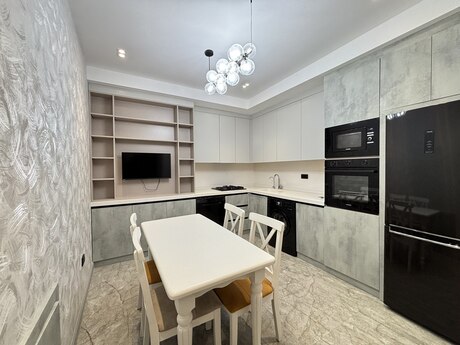 Kirayə 3 otaqlı mənzil, 120 m², 28 May: 1 600 ₼/ay 4