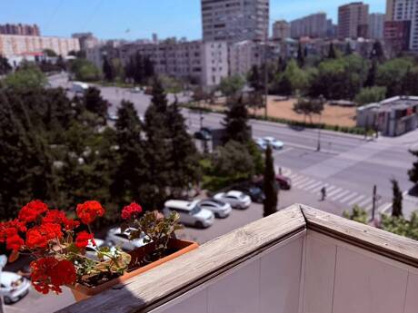 2 Qara Qarayev