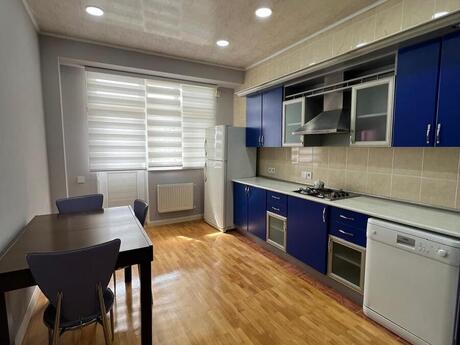 4-room apartment, 160 m², 8-ci mikrorayon: 380 000 ₼ 2