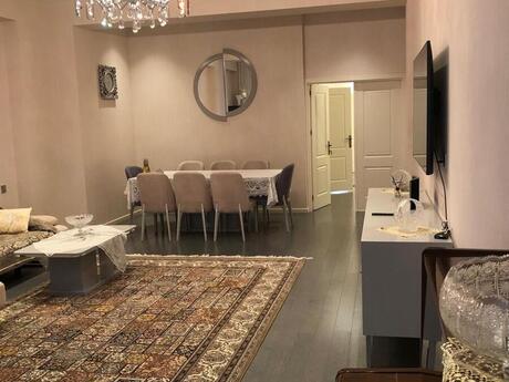 4-room apartment, 202 m², Nizami: 680 000 ₼ 5
