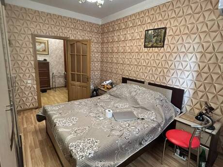 2-room apartment, 65 m², 8 Noyabr: 240 000 ₼ 5