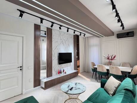 3-room apartment for rent, 125 m², Nizami: 2 000 ₼/mo 3