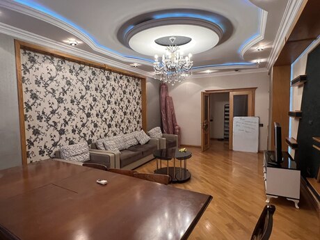 3-room apartment for rent, 123 m², Memar Əcəmi: 800 ₼/mo 3