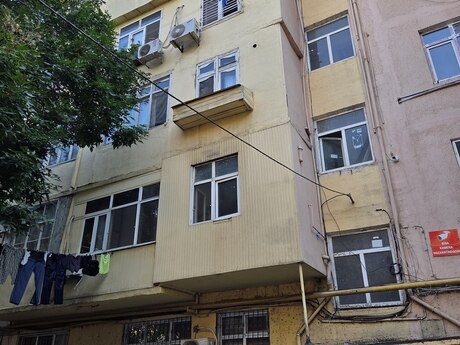 2 otaq · 40 m² · 5/5 mərtəbə, Azadlıq Prospekti