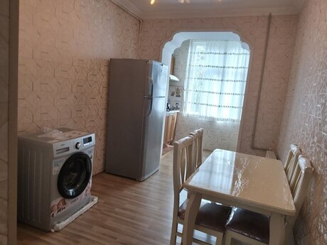 3-room apartment for rent, 80 m², Bakıxanov: 680 ₼/mo 4