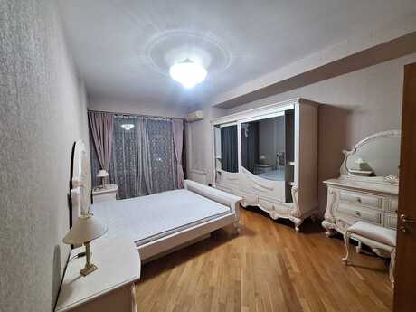 Kirayə 4 otaqlı mənzil, 200 m², 28 May: 1 800 ₼/ay 2