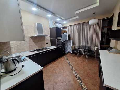 Kirayə 4 otaqlı mənzil, 200 m², 28 May: 1 800 ₼/ay 5