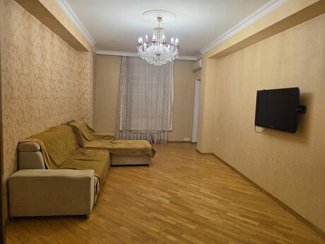 3-room apartment for rent, 126 m², Bakıxanov: 700 ₼/mo 3