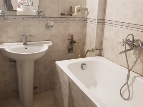 4-room apartment for rent, 85 m², Xalqlar Dostluğu: 200 ₼/mo 3