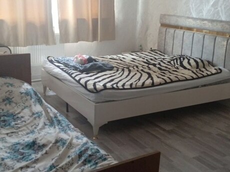 4-room apartment for rent, 85 m², Xalqlar Dostluğu: 200 ₼/mo 2