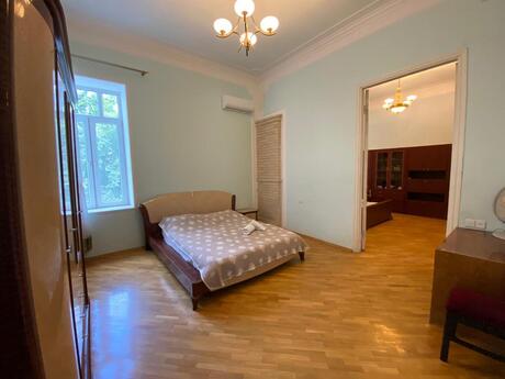 4-room apartment for rent, 160 m², Sahil: 1 300 ₼/mo 2
