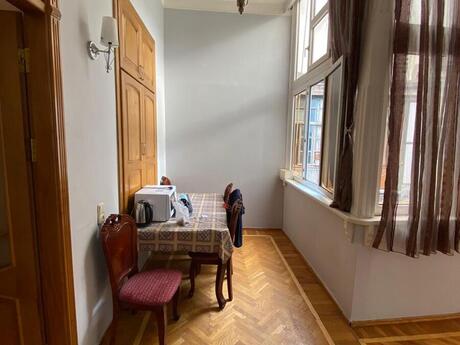 4-room apartment for rent, 160 m², Sahil: 1 300 ₼/mo 5