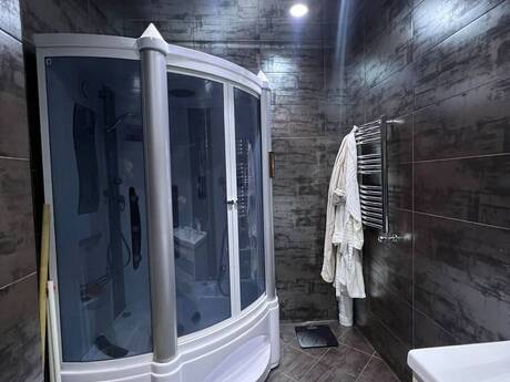 3-room apartment for rent, 120 m², Badamdar: 1 300 ₼/mo 5