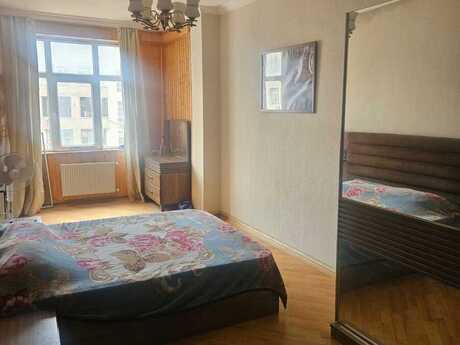 Kirayə 3 otaqlı mənzil, 140 m², 8 Noyabr: 1 200 ₼/ay 3